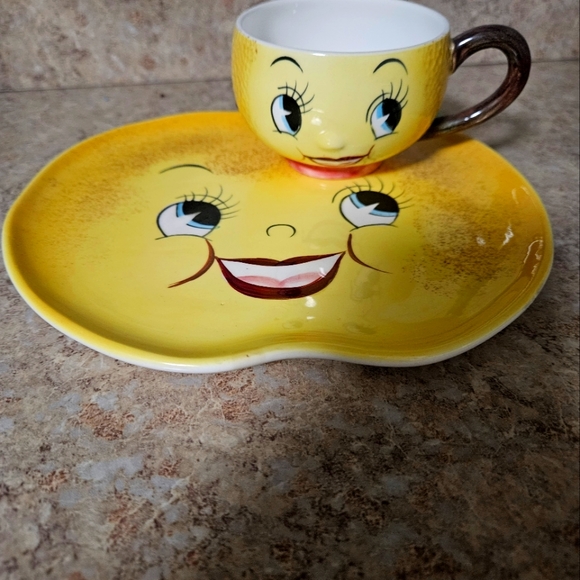 PY Anthropomorphic Lemon snack plate (2) and matching cup (1). - Picture 8 of 8